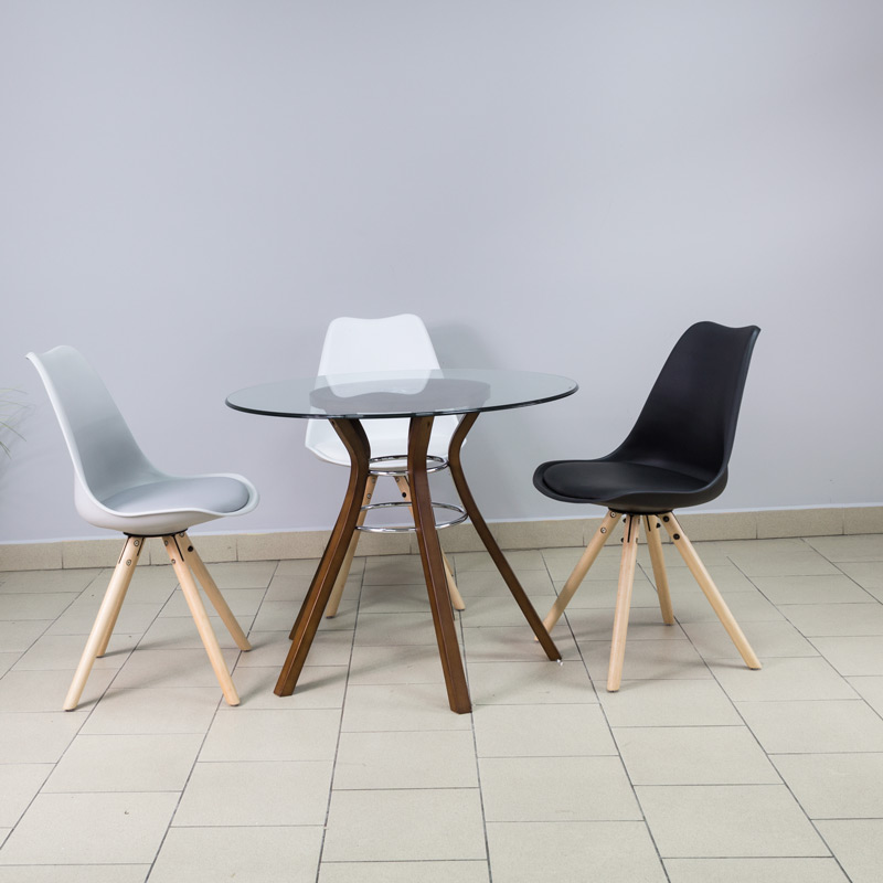 nowoczesne krzesło z skórzaną poduszką