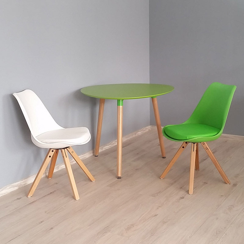 nowoczesne krzesło na drewnianych nogach
