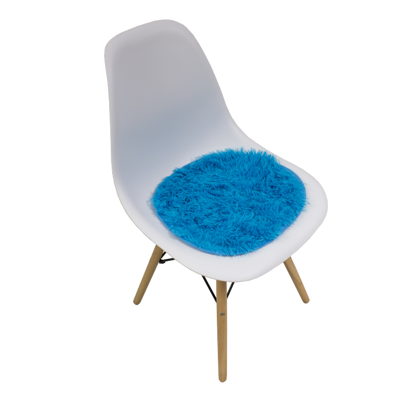 krzesło z poduszką poduszka włochata na krzesło