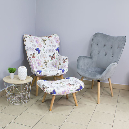 Fotel uszak na drewnianych nogach welur z podnóżkiem kwiaty i motyle FP202