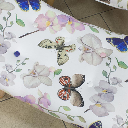 Fotel uszak na drewnianych nogach welur z podnóżkiem kwiaty i motyle FP202