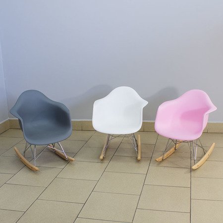 Krzesło dla dzieci na biegunach dziecięce na metalowo-drewnianych płozach różowe 211 TA