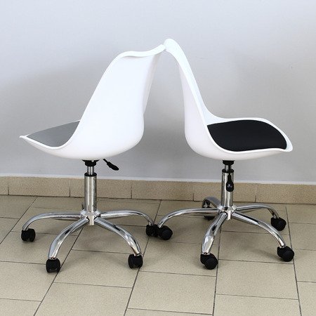 Krzesło fotel obrotowy biurowy z regulowaną wysokością czarne z czarną poduszką G055 AB