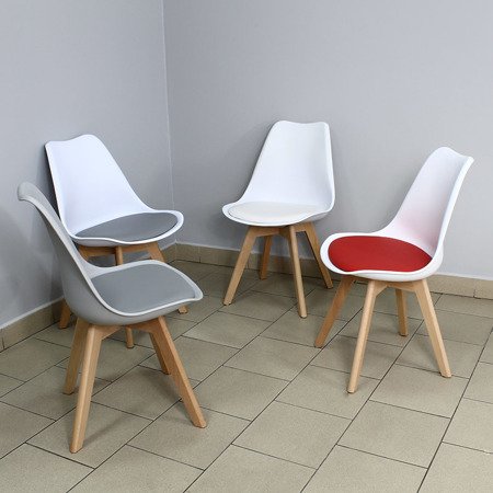 Krzesło na drewnianych bukowych nogach z skórzaną czerwoną poduszką na nowoczesne białe 007TI