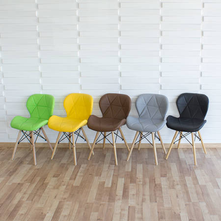 Krzesło na drewnianych nogach tapicerowane z ekoskóry do salonu jasno szare 024G-BW