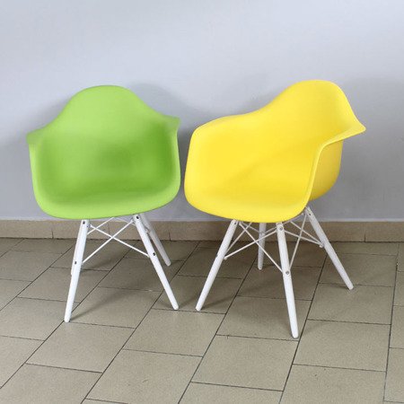 Krzesło nowoczesne stylowe na białych drewnianych nogach do salonu restauracji białe 211 TA