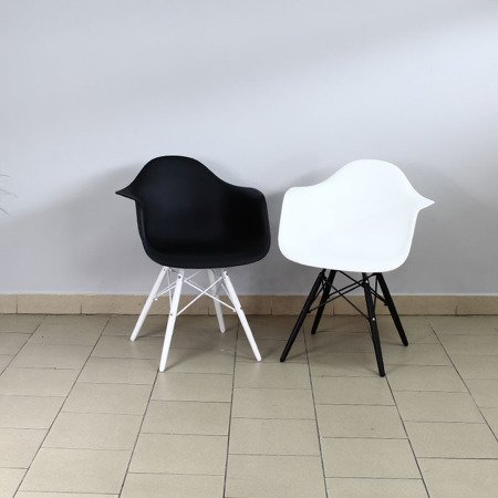 Krzesło nowoczesne stylowe na czarnych drewnianych nogach do salonu restauracji białe 211 TA