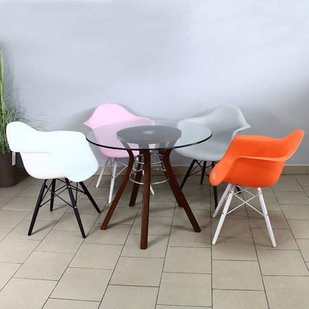 Krzesło nowoczesne stylowe na czarnych drewnianych nogach do salonu restauracji brązowe 211 TA