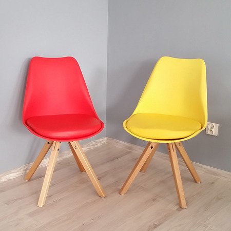 Krzesło nowoczesne z czarną skórzaną poduszką na drewnianych bukowych nogach czarne 008 BS