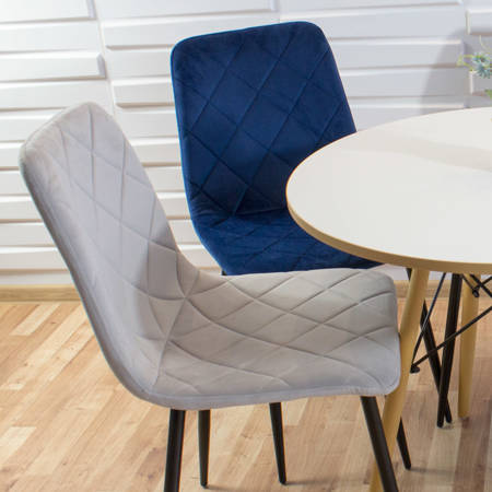 Krzesło welurowe do salonu na metalowych czarnych nogach, niebieskie, wzór karo 049A-V-BL
