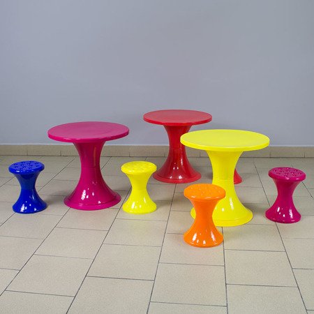 Plastikowy stolik dla dzieci do pokoju dziecięcego lub ogrodu żółty UC824010-06