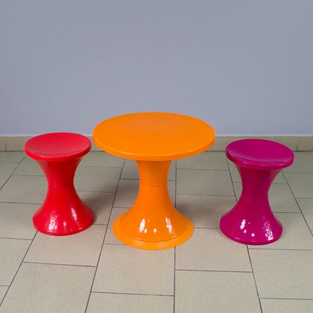 Plastikowy stolik dla dzieci do pokoju dziecięcego lub ogrodu żółty UC824010-06