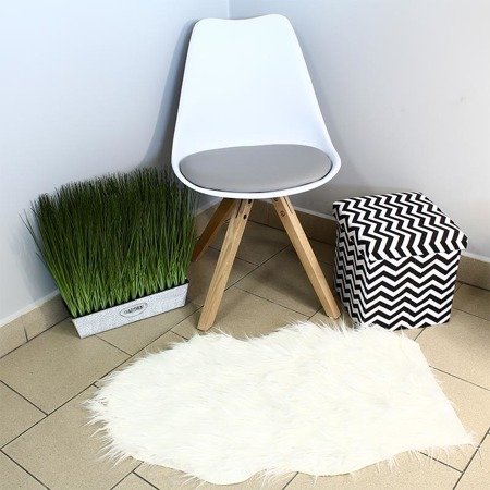 Skórka włochata dywanik narzutka na krzesło futro włochacz biała UC121249