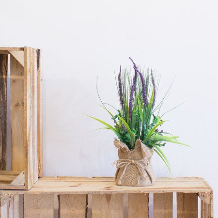 Sztuczna lawenda roślina w worku jutowym pionowa do salonu zielona UC60102